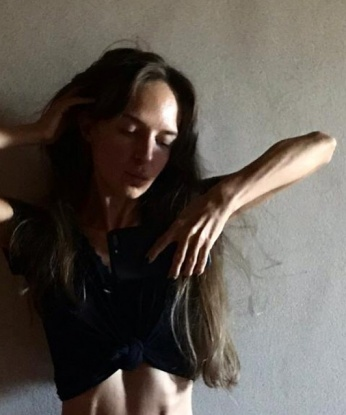 💋 Мои услуги нацелены на удовлетворение всех твоих сексуальных желаний, открывая для тебя новые грани удовольствия. Фотографии, которые ты видишь, полностью соответствуют реальности, и я уверена, что ты останешься доволен моей внешностью и формами. У меня есть много положительных отзывов от моих довольных клиентов, которые ценят мое профессионализм и энергетику. 🌟 Так что, если ты хочешь окунуться в мир наслаждения и искушения, то я здесь, чтобы сделать твои фантазии реальностью. Позвони мне прямо сейчас и перешагни порог незабываемых встреч в Москве. 💫 Галюша